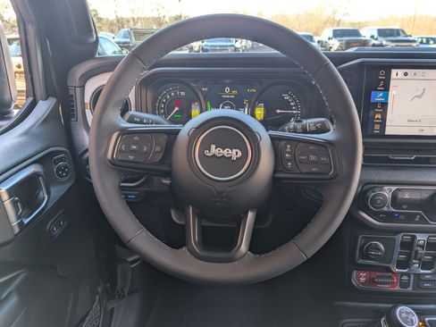 Used 2025 Jeep Wrangler Willys image 21
