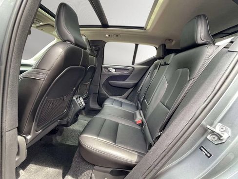Used 2019 Volvo XC40 T5 Momentum AWD/4WD image 13