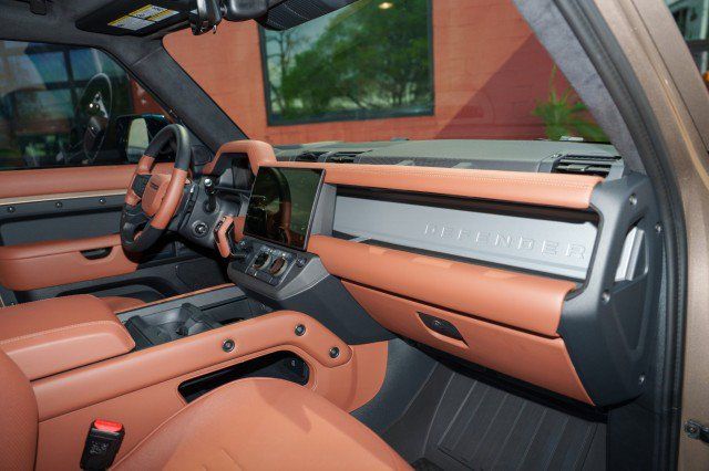 Used 2026 Land Rover Defender 110 OCTA AWD/4WD image 25