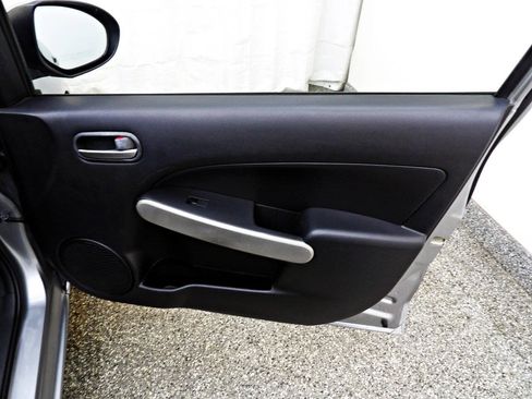 Used 2013 MAZDA MAZDA2 Sport FWD image 11