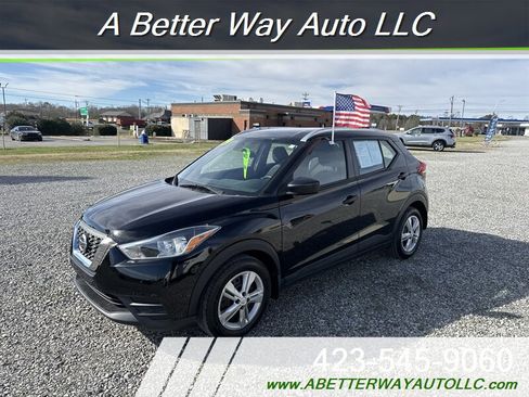 Used 2019 Nissan Kicks S image 1