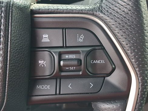 Used 2025 Toyota Tundra Limited AWD/4WD image 22
