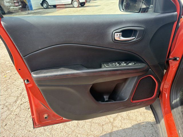 Used 2018 Jeep Compass Trailhawk w/ Navigation Group AWD/4WD image 9
