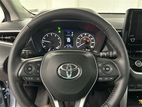 Used 2023 Toyota Corolla Cross LE image 11