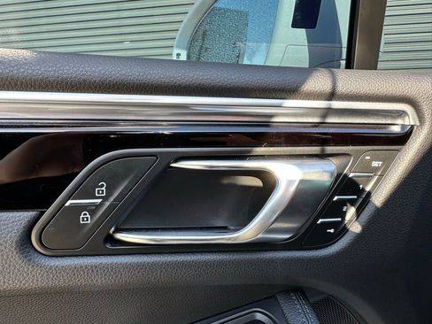 Used 2023 Porsche Macan image 19