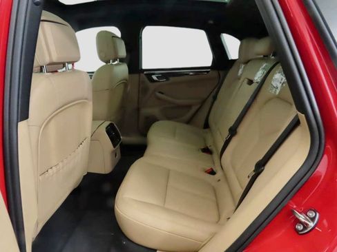 Certified 2025 Porsche Macan AWD/4WD image 22