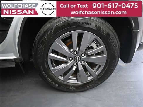 Used 2024 Nissan Pathfinder SV image 16