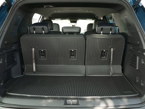Used 2026 Chevrolet Traverse LT w/ Driver Confidence Package FWD image 34