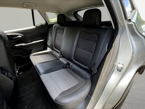 Used 2025 Chevrolet Trax LT FWD image 22