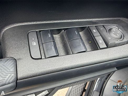 Used 2025 Toyota 4Runner SR5 AWD/4WD image 7