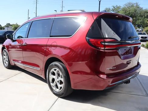 Used 2023 Chrysler Pacifica Limited w/ Trailer Tow Group AWD/4WD image 6
