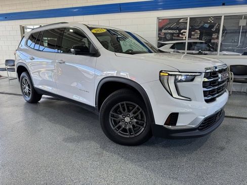 Used 2025 GMC Acadia Elevation image 2