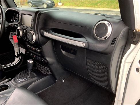 Used 2016 Jeep Wrangler Unlimited Sahara w/ Dual Top Group image 13