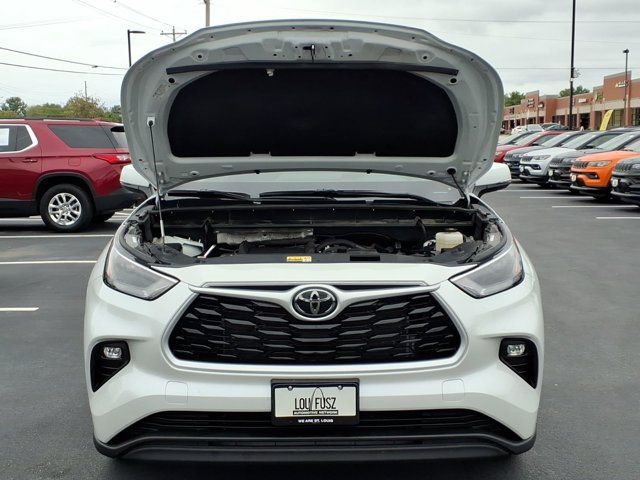 Used 2024 Toyota Highlander XLE AWD/4WD image 34