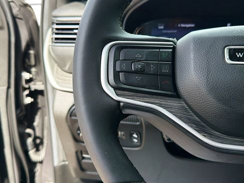 Used 2022 Jeep Wagoneer Series III image 38