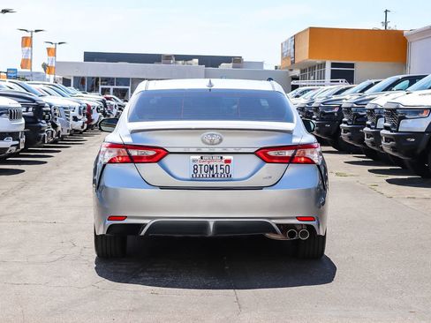 Used 2020 Toyota Camry SE FWD image 5