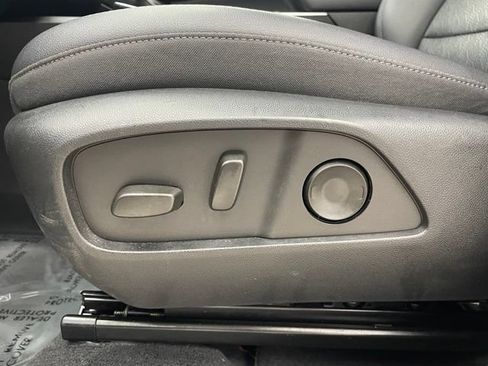 Used 2025 Chevrolet Equinox LT w/ Convenience Package II AWD/4WD image 11