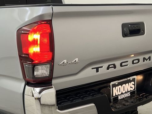 Used 2022 Toyota Tacoma SR5 AWD/4WD image 29