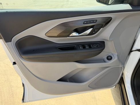 Used 2022 GMC Terrain SLT image 12