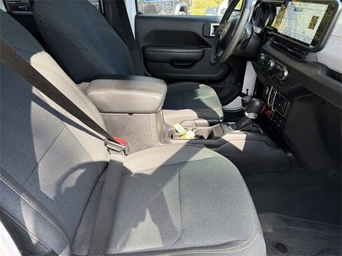 Used 2024 Jeep Gladiator Sport image 12