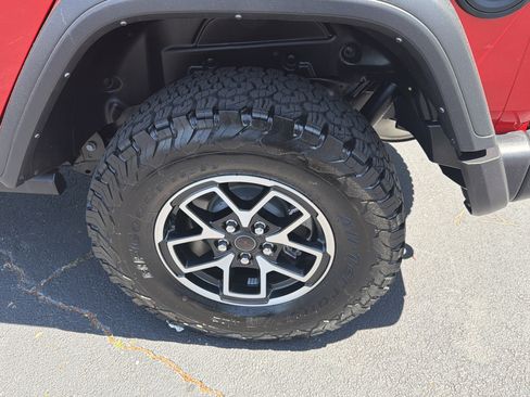 Used 2025 Jeep Wrangler Unlimited Rubicon AWD/4WD image 33