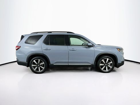 Used 2025 Honda Pilot Touring image 10