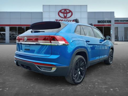 Used 2024 Volkswagen Atlas Cross Sport SE w/ Panoramic Sunroof Package FWD image 7