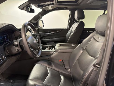 Used 2020 Cadillac Escalade ESV Platinum w/ Escalade Sport Edition image 11