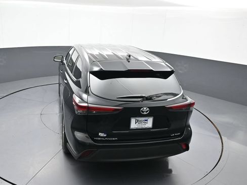 Certified 2025 Toyota Highlander LE AWD/4WD image 40