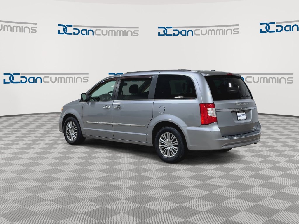 Used 2014 Chrysler Town & Country Touring-L w/ Driver Convenience Group FWD image 6