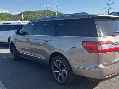 Used 2019 Lincoln Navigator L Reserve AWD/4WD image 10
