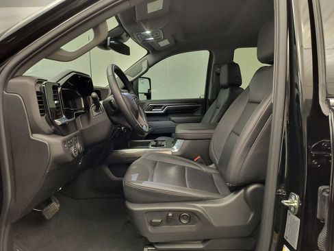 Used 2025 Chevrolet Silverado 2500 LTZ w/ Trail Boss Package AWD/4WD image 5