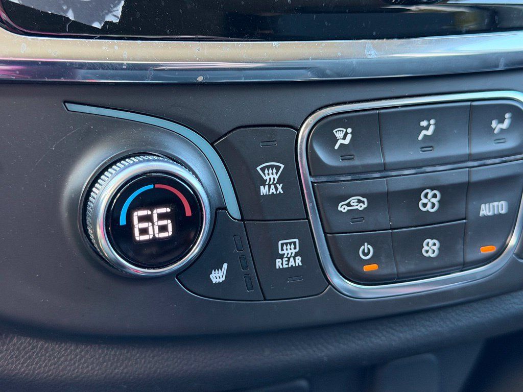 Used 2021 Chevrolet Traverse LT FWD image 17