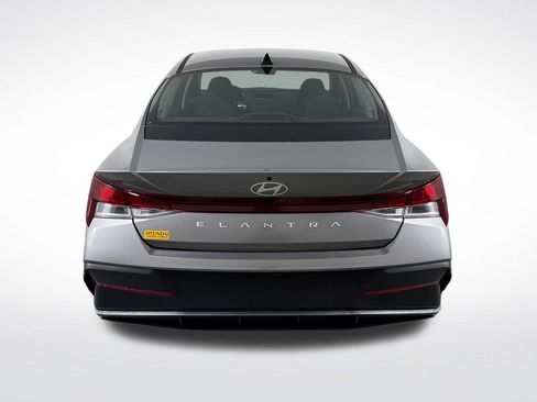 Certified 2024 Hyundai Elantra SE FWD image 5