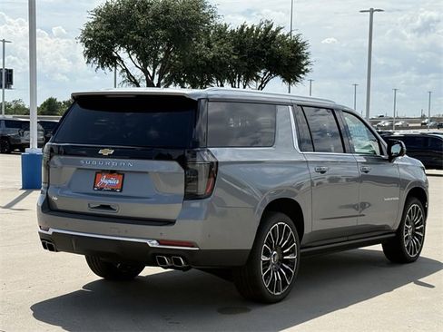 New 2025 Chevrolet Suburban High Country image 4