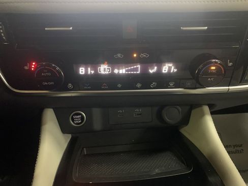 Used 2023 Nissan Rogue SL w/ SL Premium Package image 22