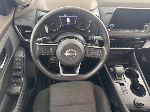 Used 2022 Nissan Rogue SV image 28