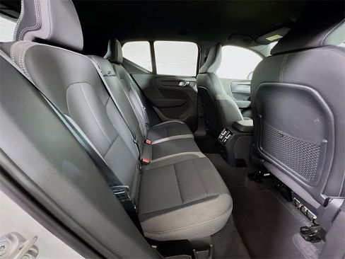 Used 2023 Volvo XC40 Recharge Core image 27