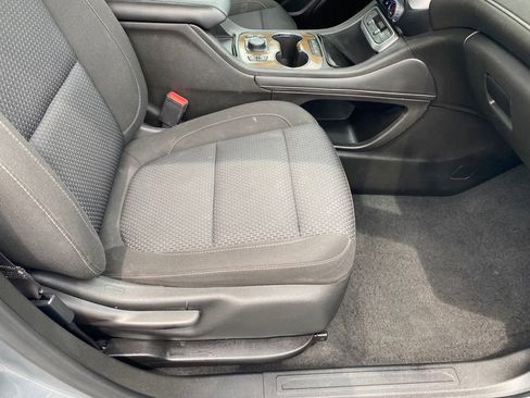 Used 2023 GMC Acadia SLE w/ Driver Convenience Package FWD image 11