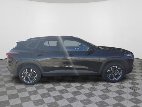 Used 2024 Chevrolet Trax LT w/ Driver Confidence Package FWD image 5