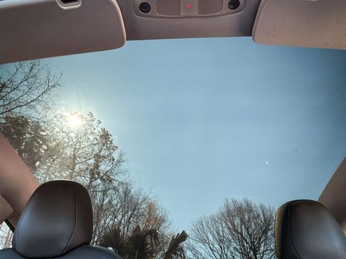 Used 2020 Tesla Model Y Long Range image 22