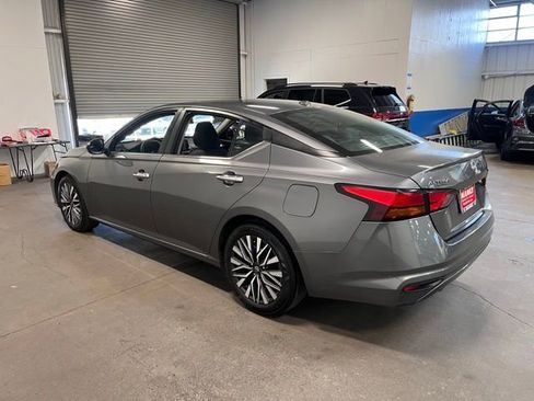Used 2024 Nissan Altima 2.5 SV image 5