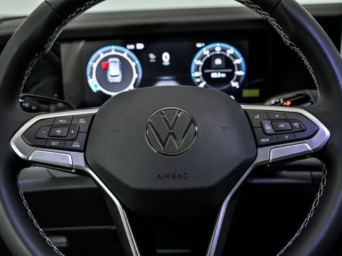 New 2026 Volkswagen Tiguan SE image 11