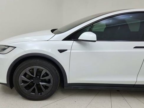 Used 2023 Tesla Model X image 10