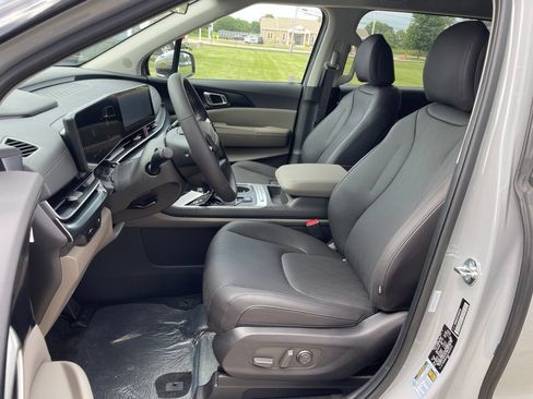 New 2027 Kia Carnival FWD image 8