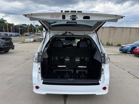 Used 2017 Toyota Sienna SE Premium image 20