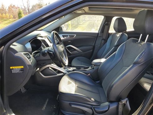 Used 2013 Hyundai Veloster w/ Tech Pkg image 11