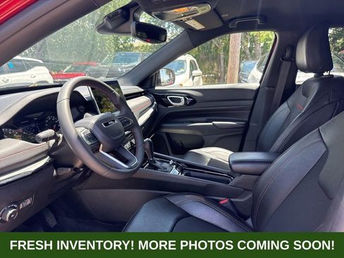 Used 2025 Jeep Compass Trailhawk AWD/4WD image 8