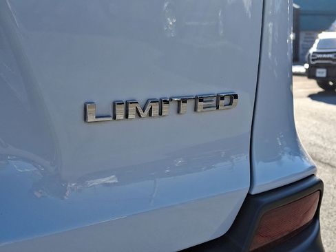 Used 2022 Jeep Cherokee Limited image 24