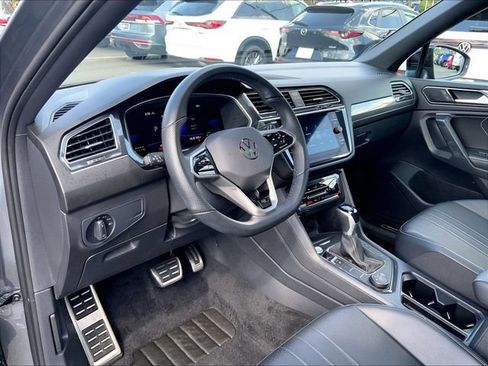 Used 2023 Volkswagen Tiguan SE R-Line AWD/4WD image 4